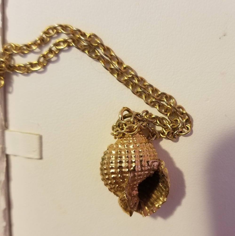 Gold Tone Shell Necklace